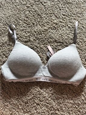Victoria's Secret Light Gray Wireless Logo Band Bra